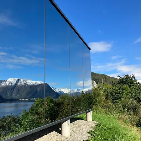 Glimre Romsdal - Eksklusivt Speilhus Ved Andalsnes Isfjorden