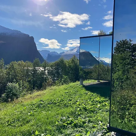 Glimre Romsdal - Eksklusivt Speilhus Ved Andalsnes Isfjorden