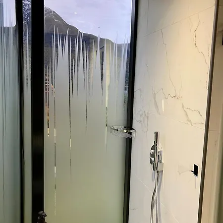Glimre Romsdal - Eksklusivt Speilhus Ved Andalsnes Holiday home Isfjorden