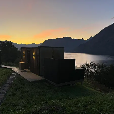 Glimre Romsdal - Eksklusivt Speilhus Ved Andalsnes *