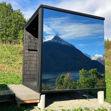Holiday home Glimre Romsdal - Eksklusivt Speilhus Ved Andalsnes *