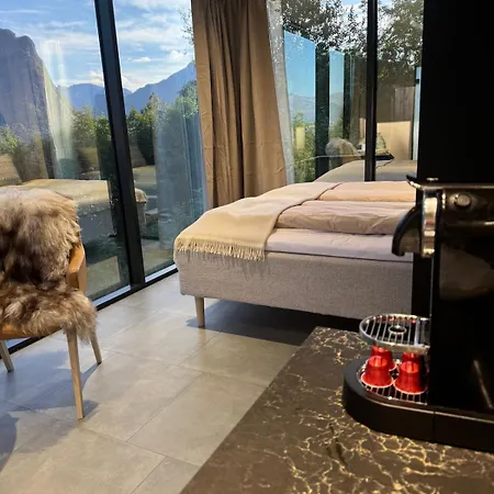 Glimre Romsdal - Eksklusivt Speilhus Ved Andalsnes Feriehus *