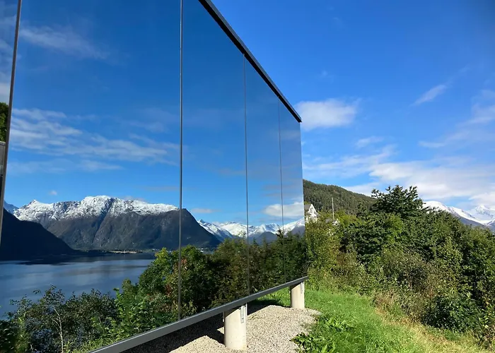 Glimre Romsdal - Eksklusivt Speilhus Ved Andalsnes Isfjorden