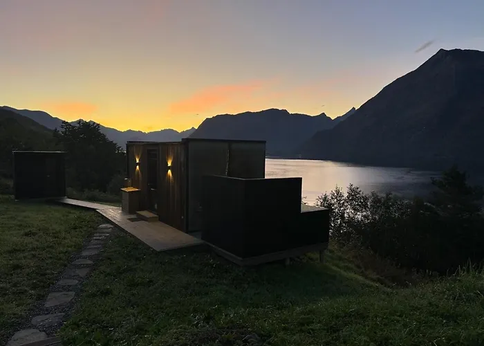 Glimre Romsdal - Eksklusivt Speilhus Ved Andalsnes *