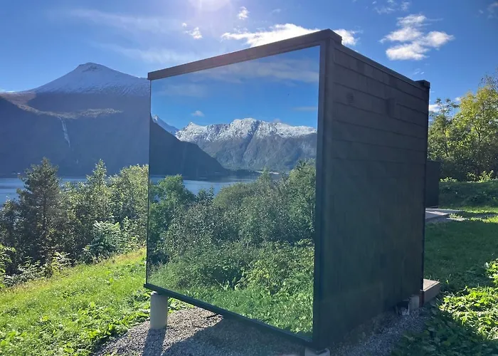 Glimre Romsdal - Eksklusivt Speilhus Ved Andalsnes Σπίτι διακοπών *