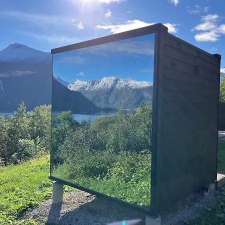 Glimre Romsdal - Eksklusivt Speilhus Ved Andalsnes 펜션 *